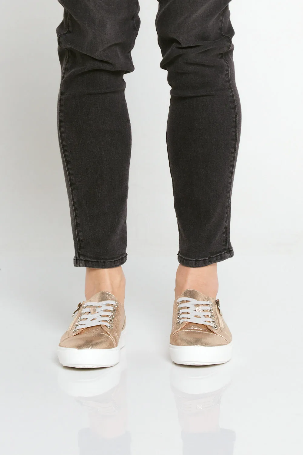 Cara Sneakers - Gold