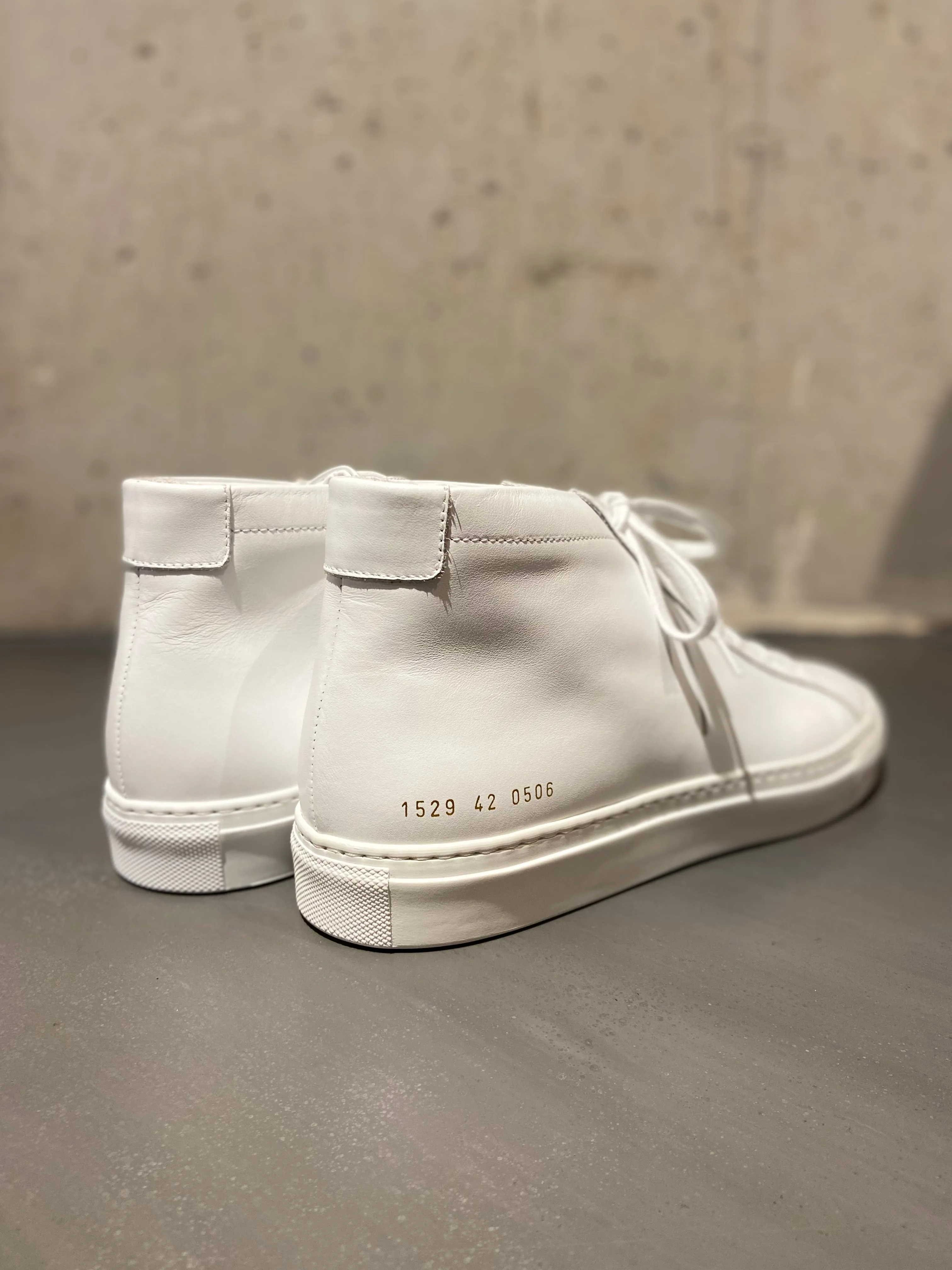 COMMON PROJECTS ACHILLES MID 1529 WHITE SNEAKERS