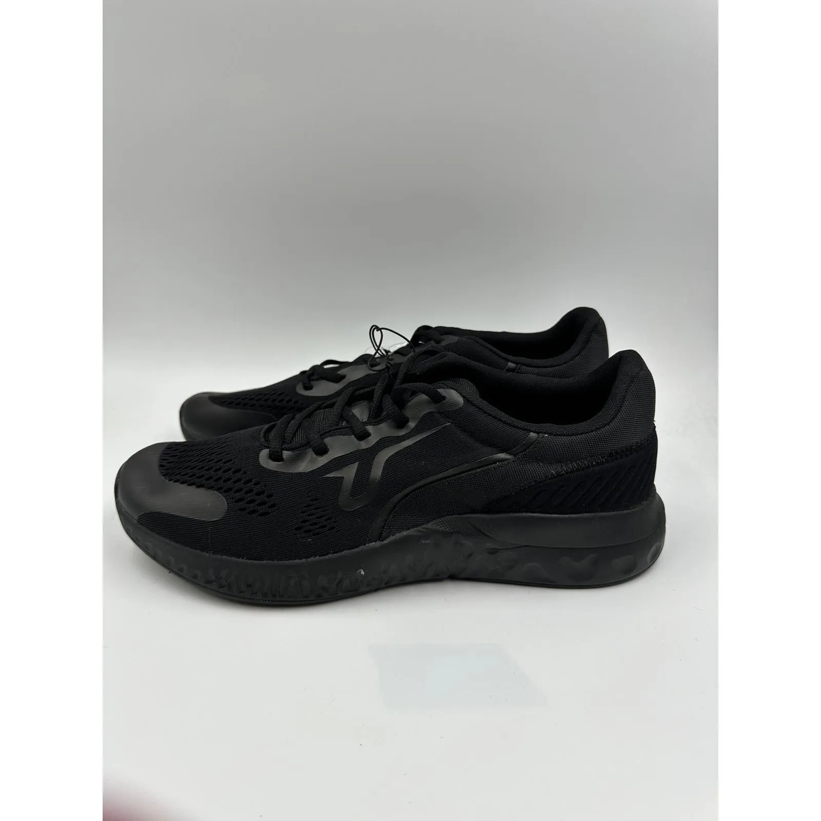 Men's Size 10, Black Running Sneakers w/ Black Soles & Ultra Comfortable Insoles