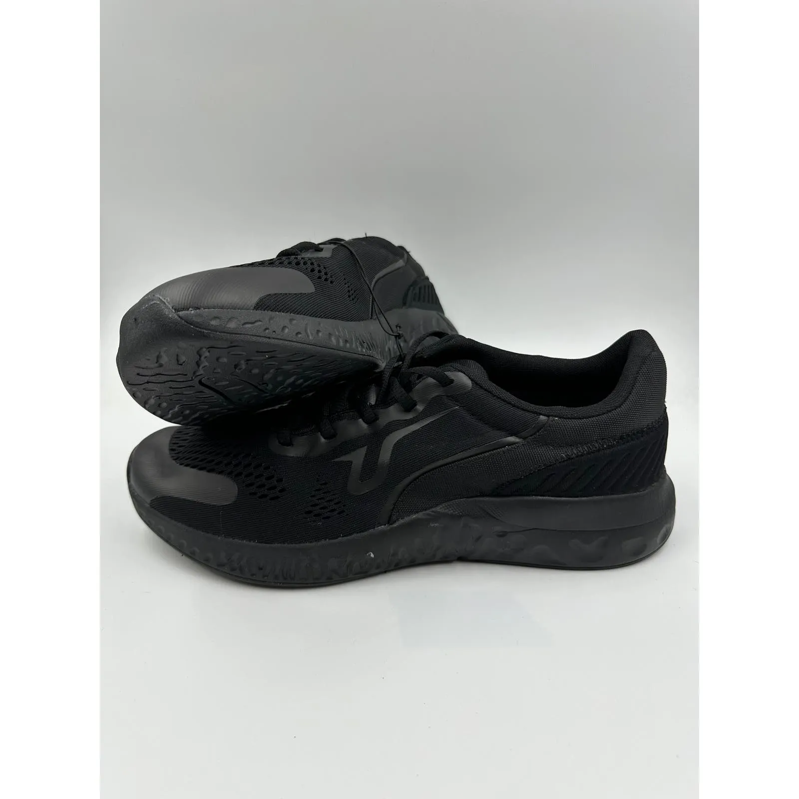 Men's Size 10, Black Running Sneakers w/ Black Soles & Ultra Comfortable Insoles