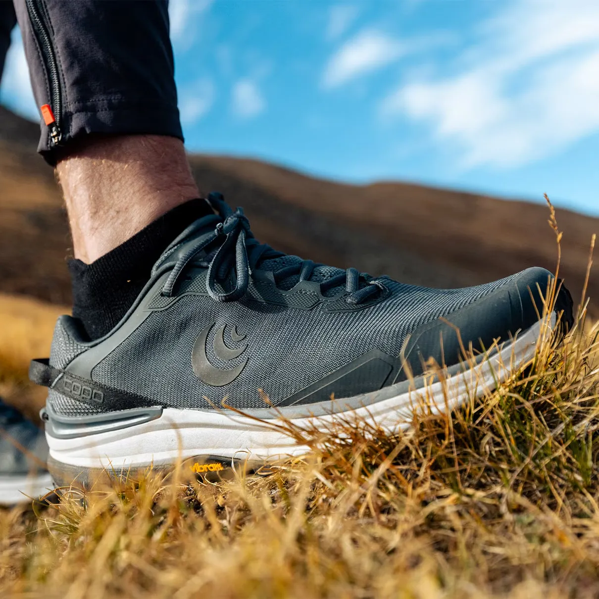 Topo Men's Traverse Trail Running Shoes (Grey/ Charcoal)