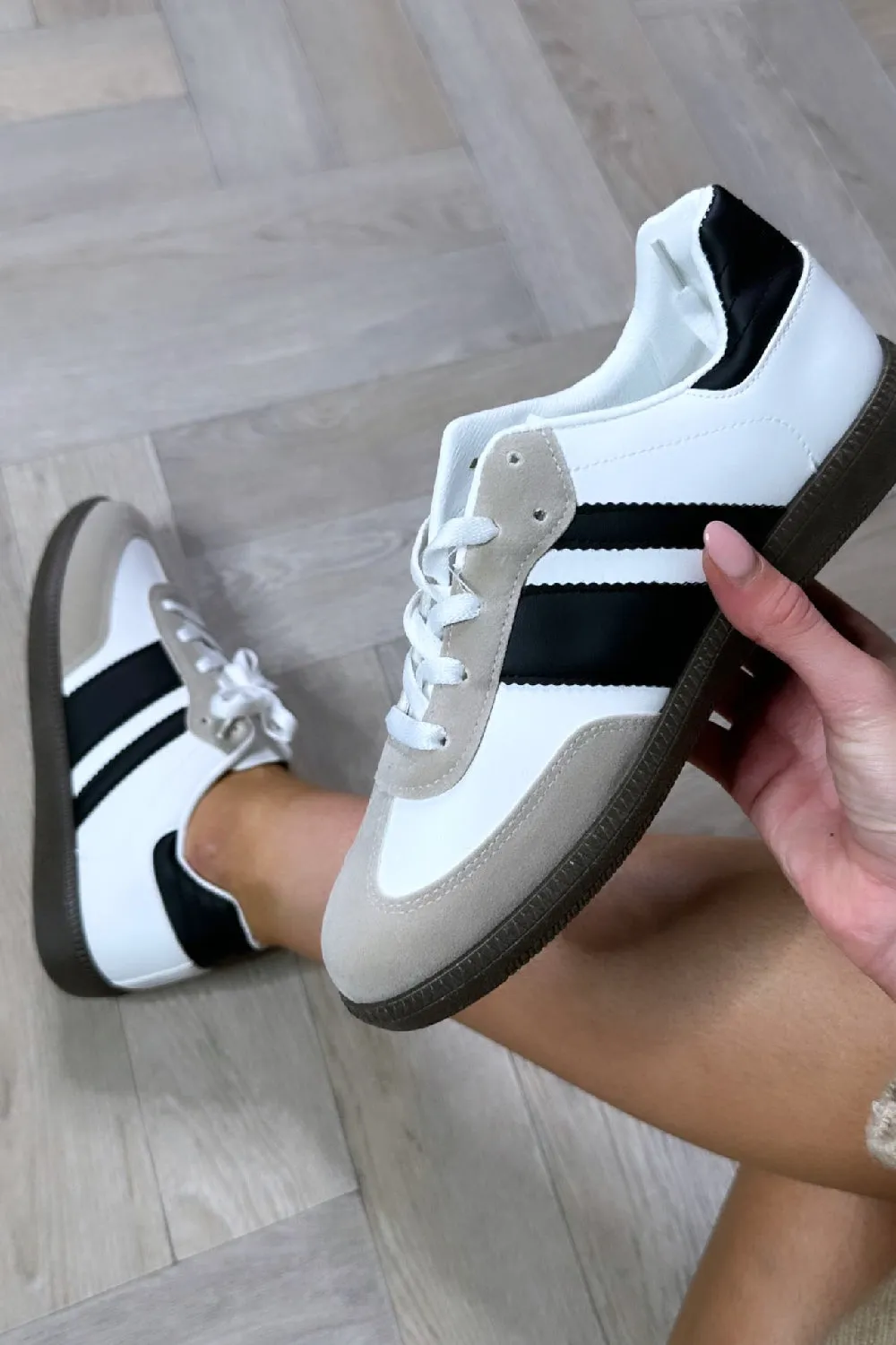 WHITE BLACK FLAT LACE UP SNEAKERS TRAINERS